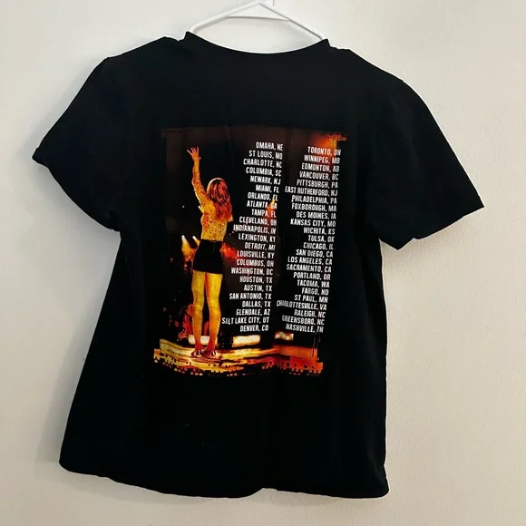 Taylor Swift Official 2013 Red Tour Merchandise T-Shirt Size Small - Picture 2 of 4